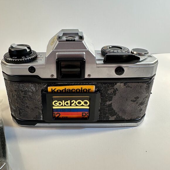 Yashica FX-D Quartz SLR Vintage Film Camera w/extra Lens included Untested - Picture 5 of 10